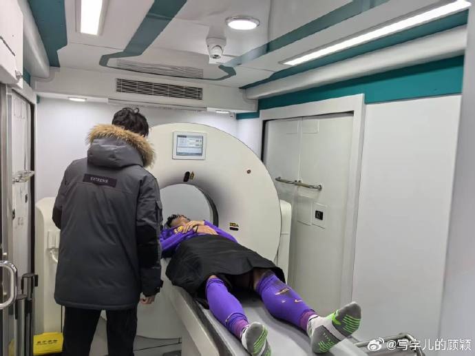 記者：謝維軍初步檢查無大礙，后續兩天還要注意觀察