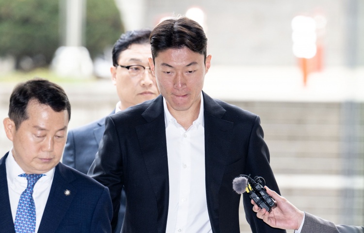 韓國國腳黃義助非法拍攝不雅視頻，一審被判有期徒刑1年緩刑2年！