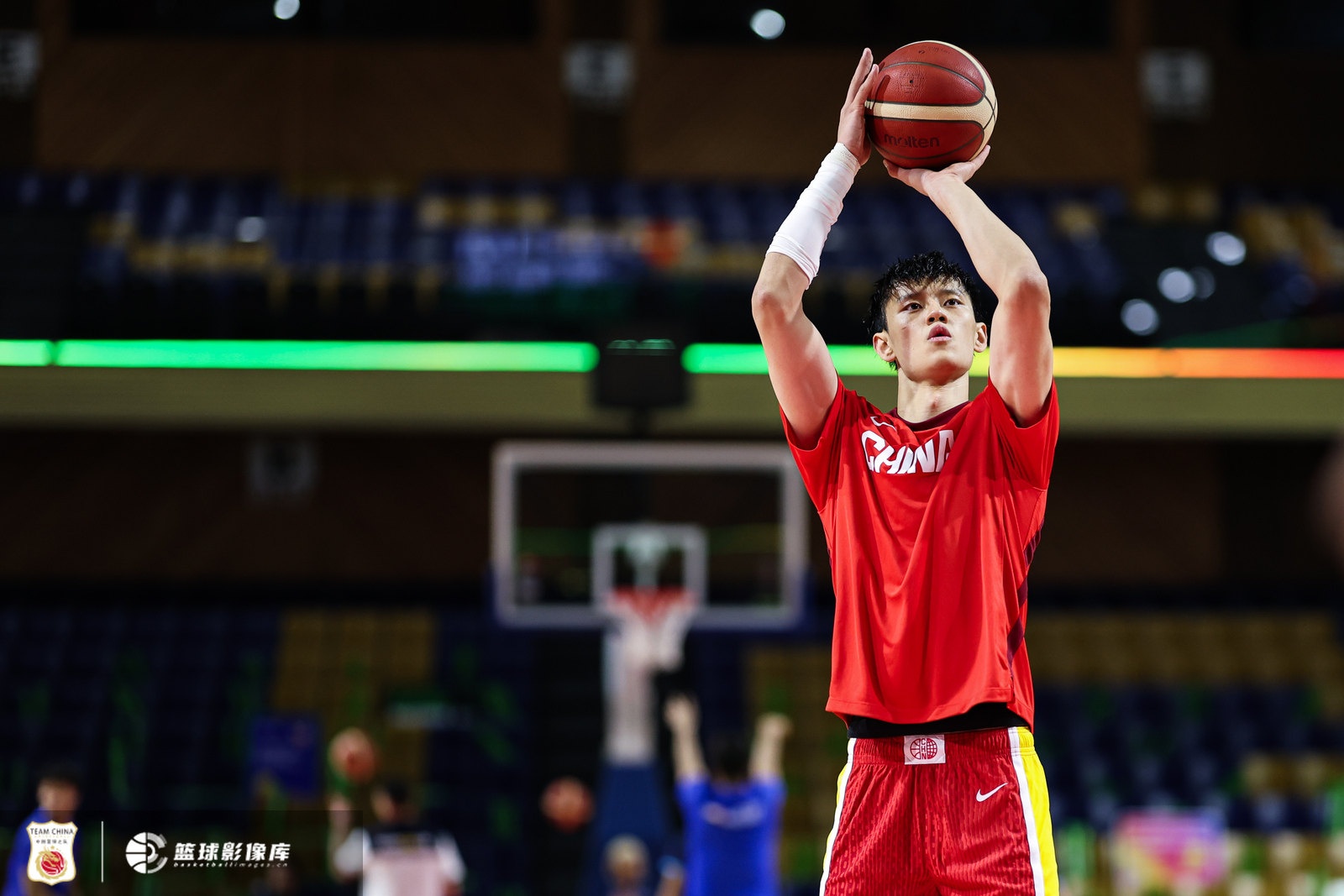 曾凡博：小崔剛受傷就聯系過他了 希望用勝利來回饋他和球迷們